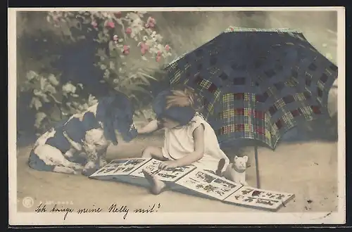 AK Kind mit Bilderbuch und Hund unterm Schirm