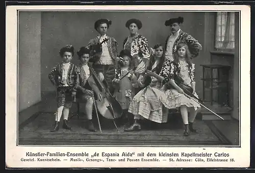 AK Künstler-Familien-Ensemble de Espania Aida mit dem kleinsten Kapellmeister Carlos, Trachtenkapelle