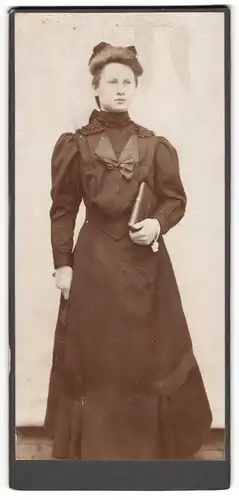 Fotografie unbekannter Fotograf und Ort, junge Frau Marie Krauss zur Konfirmation 1906