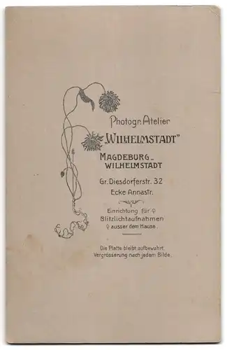 Fotografie Ateleir Wilhelmstadt, Magdeburg, junges Ehepaar im schwarzen Brautkleid und Anzug, Brautstrauss