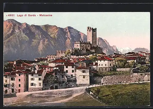 AK Malcesine /Lago di Garda, Ortsansicht mit Burganlage und Bergpanorama