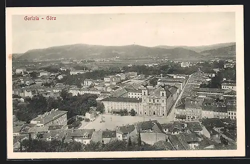 AK Gorizia /Görz, Ortsansicht mit Kirche und Blick auf Berg aus der Vogelschau