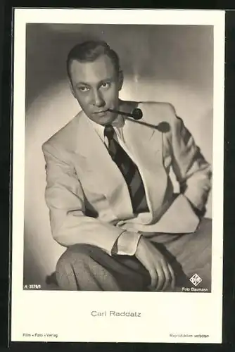 AK Schauspieler Carl Raddatz mit Tabakpfeife