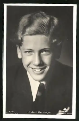 AK Schauspieler Norbert Rohringer lächelt fröhlich