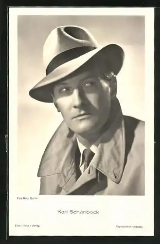 AK Schauspieler Karl Schönböck im Mantel mit Hut