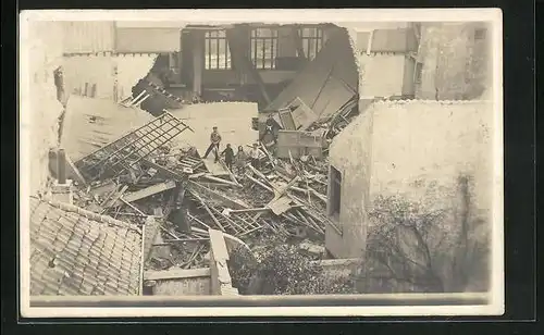 Foto-AK Ostende, Ruine eines im Krieg zerstörten Hauses