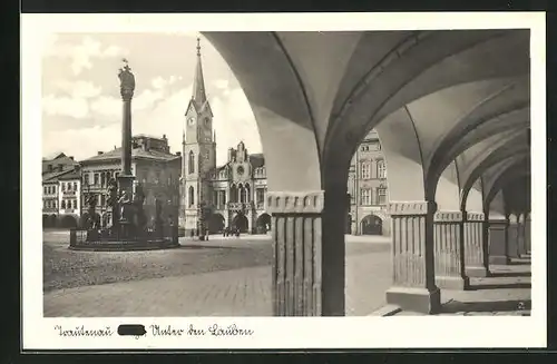 AK Trautenau / Trutnov, Unter den Lauben mit Blick zur Kirche