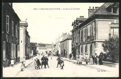 AK Laroche-Migennes, Avenue de la Gare, Strassenpartie