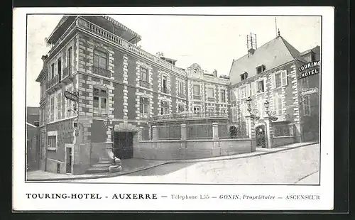 AK Auxerre, Touring-Hotel