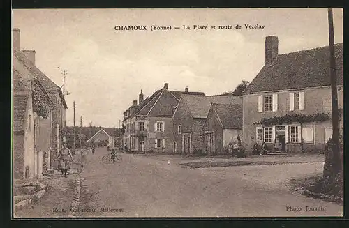 AK Chamoux, La Place et route de Vezelay