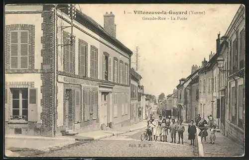 AK Villeneuve-la-Guyard, Grande-Rue, La Poste