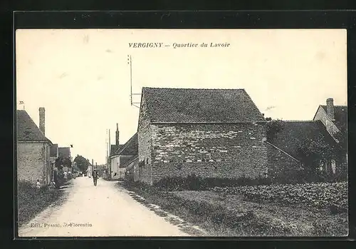 AK Vergigny, Quartier du Lavoir, Strassenpartie am Dorfeingang