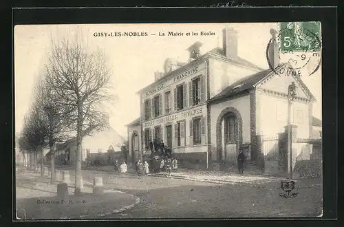 AK Gisy-les-Nobles, La Mairie et les Ecoles