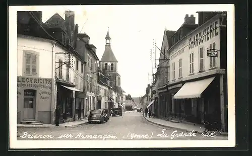 AK Brienon-sur-Armancon, La Grande rue, Strassenpartie