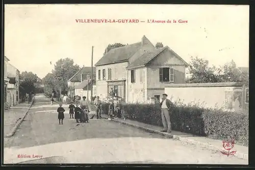 AK Villeneuve-la-Guyard, L`Avenue de la Gare