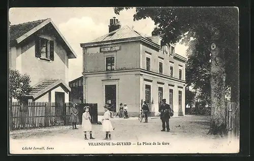 AK Villeneuve-la-Guyard, La Place de la Gare