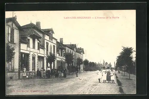 AK Laroche-Migennes, Personnes en l`Avenue de la Mairie