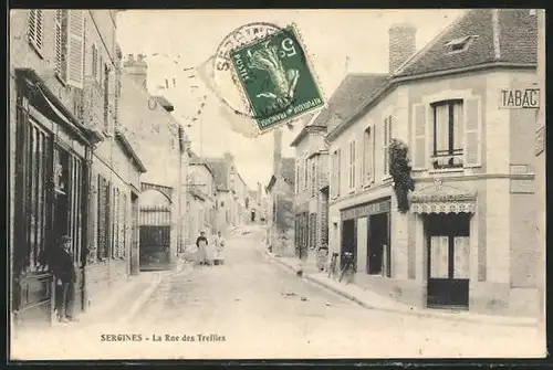 AK Sergines, La Rue des Treilles