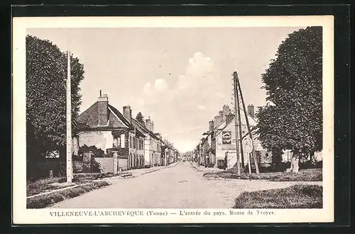 AK Villeneuve-l`Archeveque, L`entree du pays, Route de Troyes