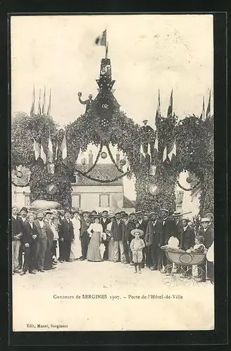 AK Sergines, Porte de l`Hôtel-de-Ville 1907