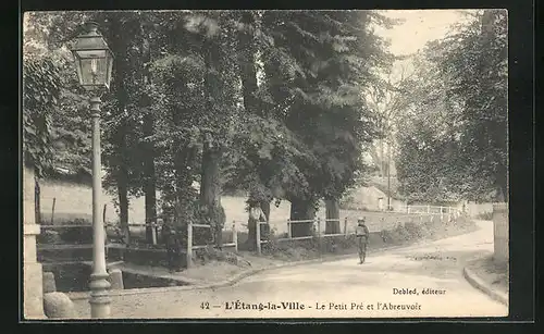 AK L`Étang-la-Ville, Le Petit Pré et l`Abreuvoir