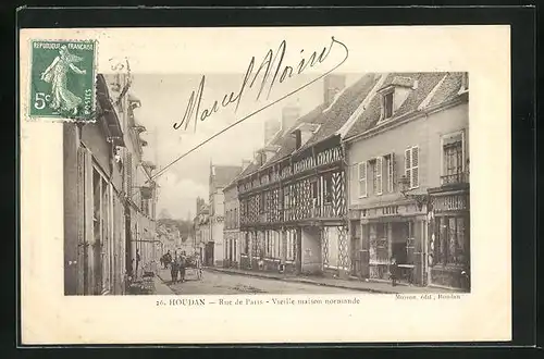 AK Houdan, Vue prise rue de Paris - Vieille maisons du XVIe siècle