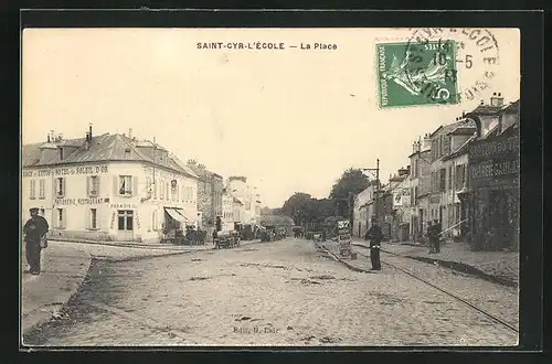 AK Saint-Cyr-l`Ecole, La Place et Hotel de Soleil d`Or