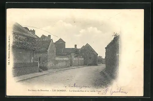 AK Les Bordes, La Grande-Rue et sa vieille Tour