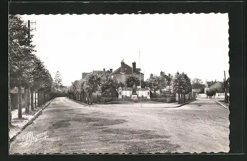 AK Villeneuve-la-Guyard, Monument en Avenue de la Gare