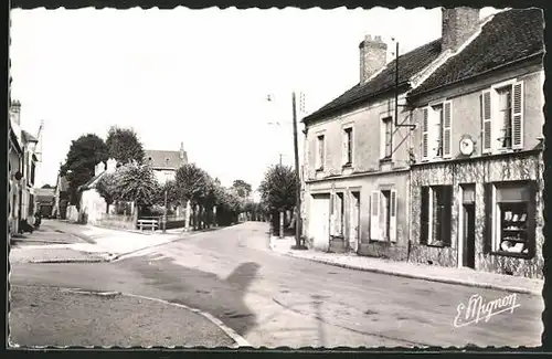 AK Villeneuve-la-Guyard, Avenue de la Gare, petit Boutique