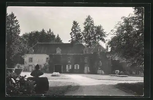AK Tannerre-en-Puisaye, Le Château: La maision de lierre