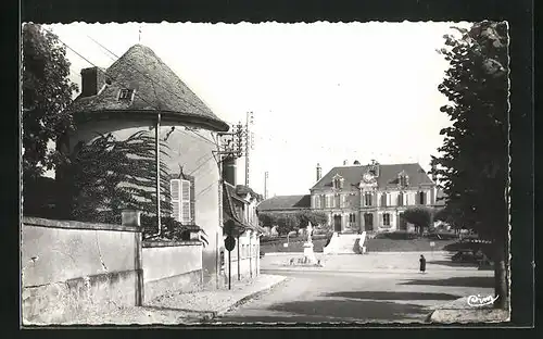 AK Monéteau, Place de la Mairie