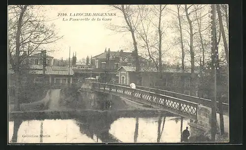 AK Laroche-Migennes, La Passerelle de la Gare