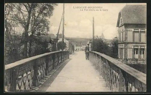 AK Laroche-Migennes, La Passerelle de la Gare