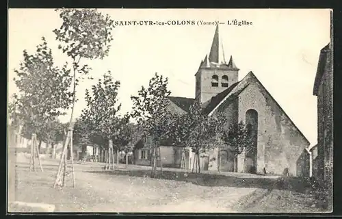 AK Saint-Cyr-les-Colons, L`Eglise, Blick zur Kirche