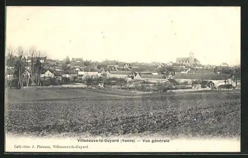 AK Villeneuve-la-Guyard, Vue générale, Blick über Felder auf die Ortschaft