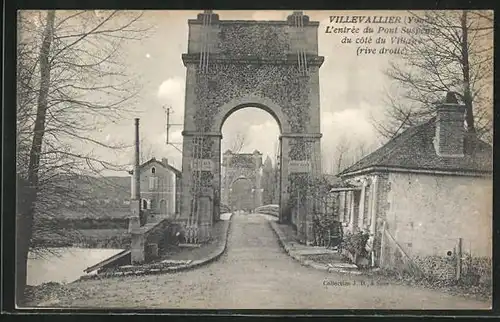 AK Villevallier, L`entrée du Pont Suspendu du coté du Village