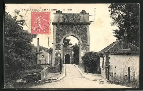 AK Villevallier, L`entrée du Pont Suspendu