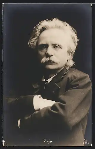 AK Portrait von Pianist Edvard Grieg im Anzug