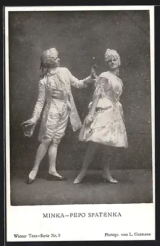 AK Junges Paar beim Tanz in Barock angelehnter Kleidung