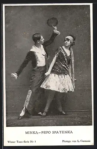 AK Junges Paar beim Tanz mit Tamburin