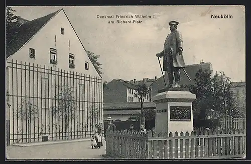 AK Berlin-Neukölln, Denkmal Friedrich Wilhelm I. am Richard-Platz