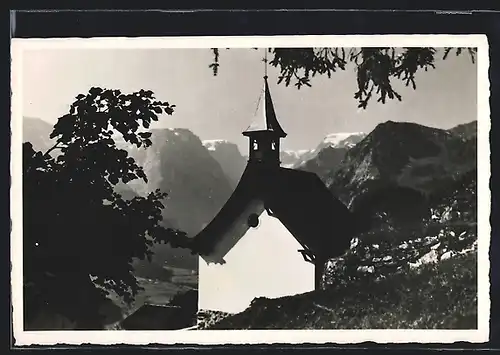 AK Braunwald, Kirche bei Sonnenlicht