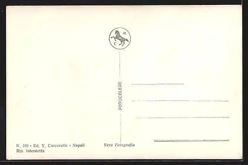 AK Capri, Ortsansicht mit dampfendem Vulkan