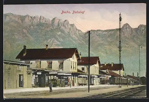 AK Buchs, Bahnhof von der Gleisseite gegen das Gebirge