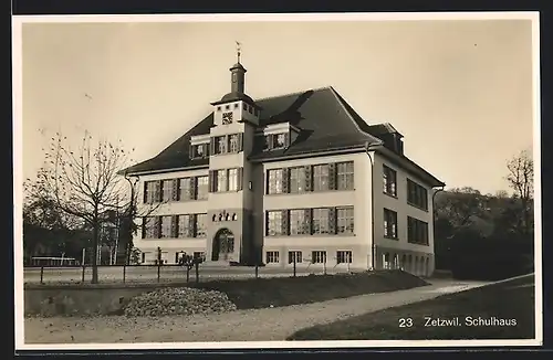 AK Zetzwil, Schulhaus mit Hof und Strasse