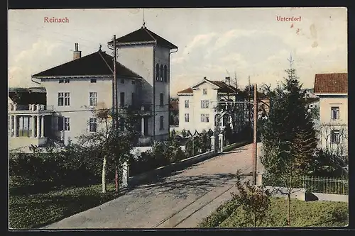 AK Reinach, Gebäudepartie an einer Strasse im Unterdorf