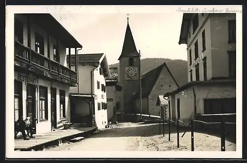 AK Wiesen, Strassenpartie mit Restaurant und Kirche