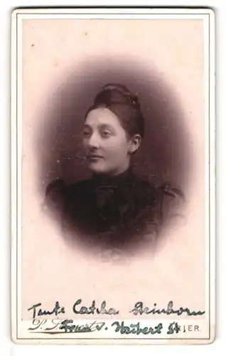 Fotografie P. Steiwert, Trier, junge Frau Catharina Steinborn mit hochgesteckten Haaren