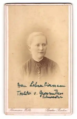 Fotografie Hermann Witte, Baden-Baden, junge Frau Lehrerin Eiermann